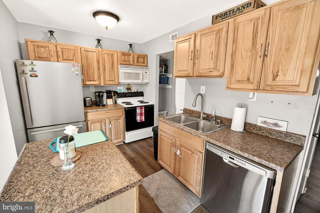 Image 18 of property listing at 530 DAISY DR, Taneytown, MD 21787