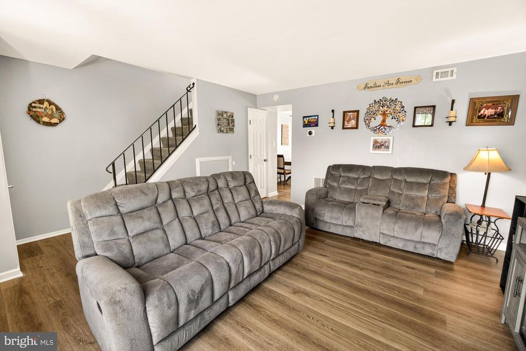Image 23 of property listing at 530 DAISY DR, Taneytown, MD 21787