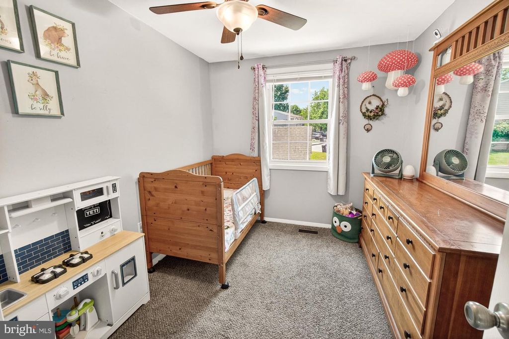 Image 37 of property listing at 530 DAISY DR, Taneytown, MD 21787