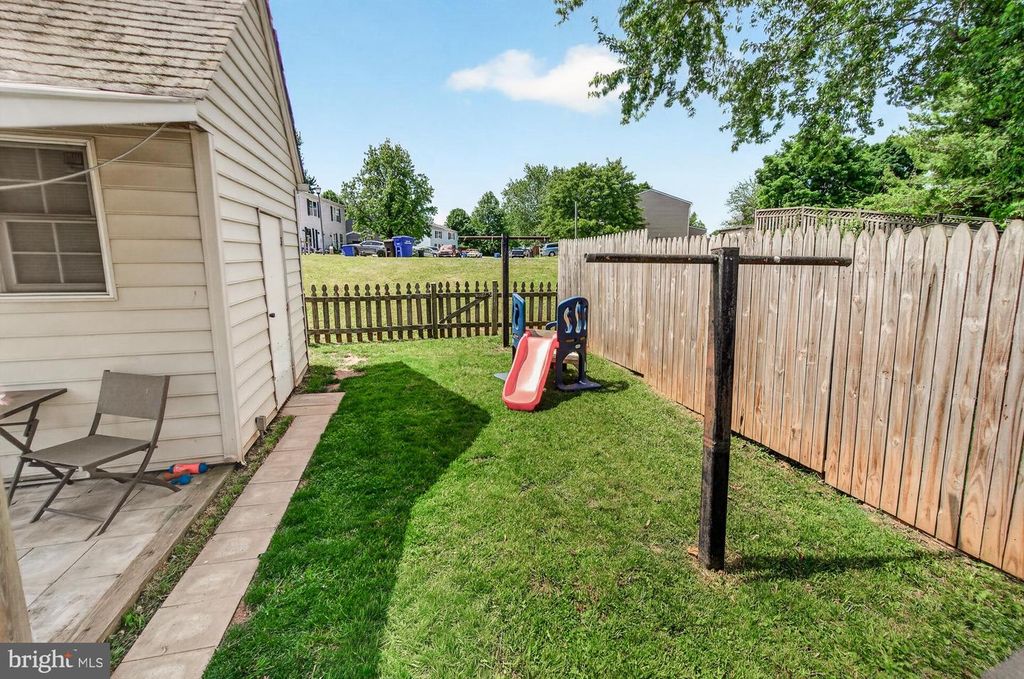 Image 47 of property listing at 530 DAISY DR, Taneytown, MD 21787