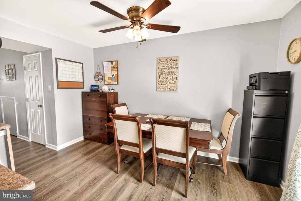 Image 8 of property listing at 530 DAISY DR, Taneytown, MD 21787
