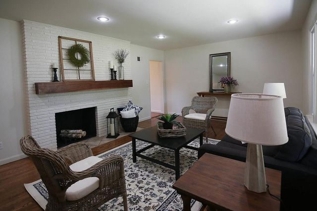 5501 W 70th Terrace, Prairie Village, KS 66208