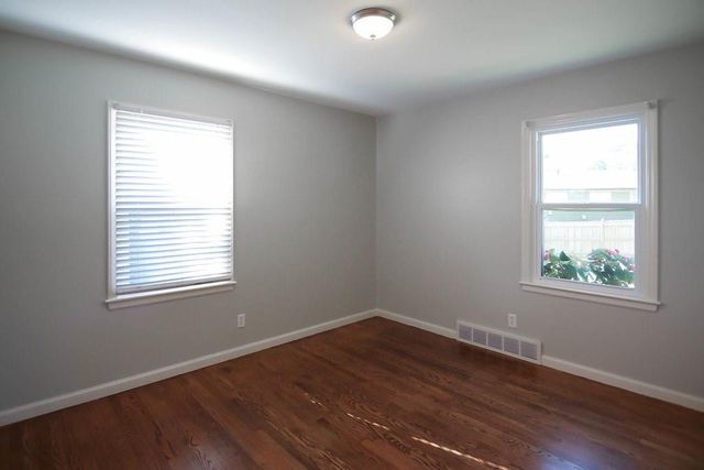 5501 W 70th Terrace, Prairie Village, KS 66208