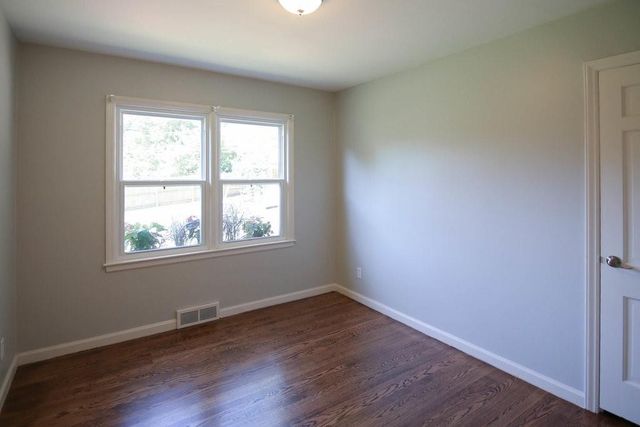 5501 W 70th Terrace, Prairie Village, KS 66208