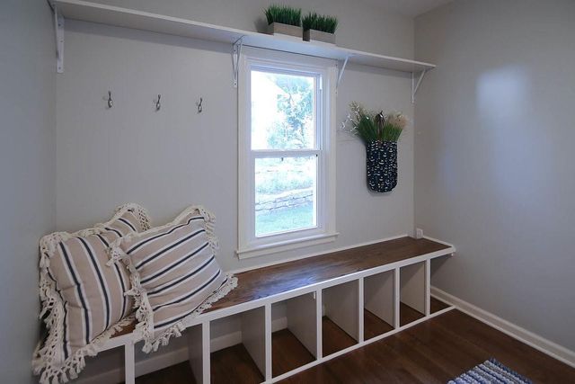 5501 W 70th Terrace, Prairie Village, KS 66208