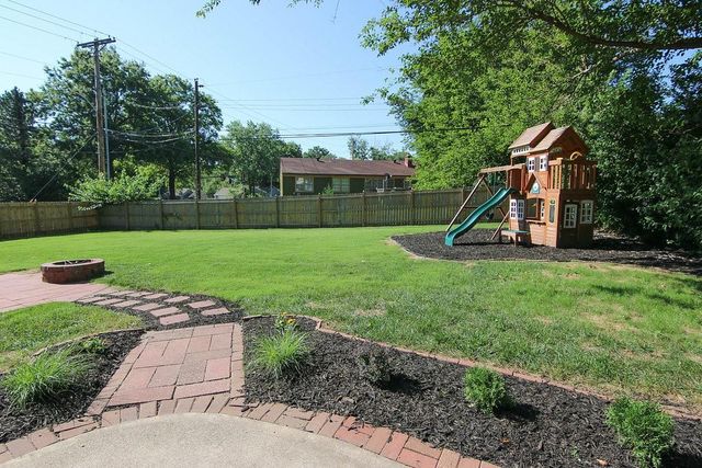 5501 W 70th Terrace, Prairie Village, KS 66208