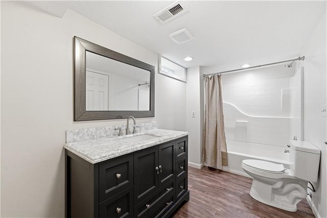 5501 W 70th Terrace, Prairie Village, KS 66208