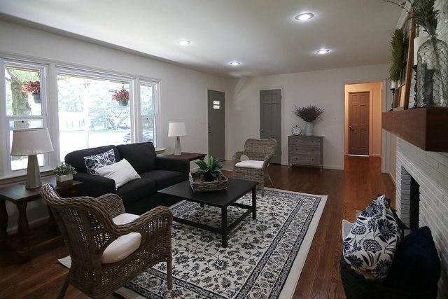 5501 W 70th Terrace, Prairie Village, KS 66208