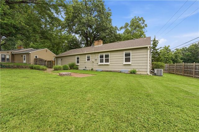 5501 W 70th Terrace, Prairie Village, KS 66208