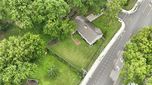 5501 W 70th Terrace, Prairie Village, KS 66208