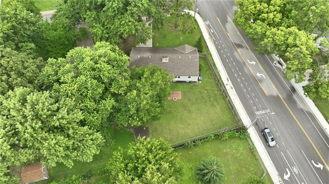 5501 W 70th Terrace, Prairie Village, KS 66208