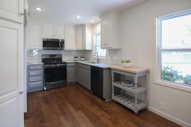 5501 W 70th Terrace, Prairie Village, KS 66208