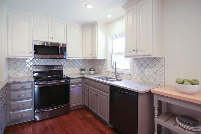 5501 W 70th Terrace, Prairie Village, KS 66208