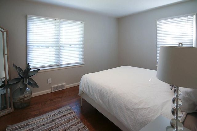 5501 W 70th Terrace, Prairie Village, KS 66208