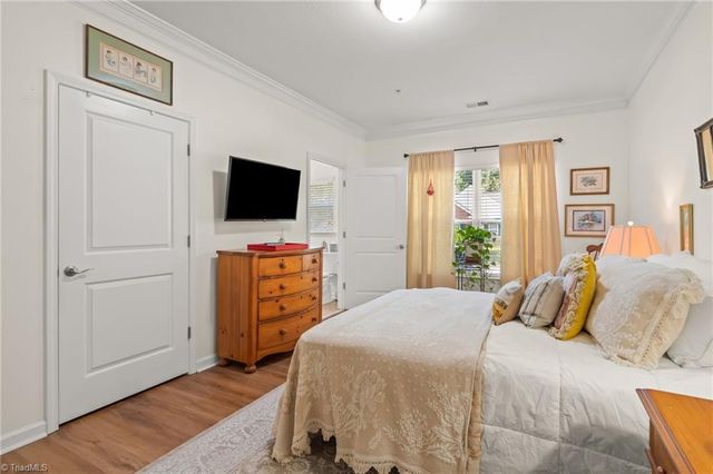 6831 Hanesbrook Circle 101, Clemmons, NC 27012