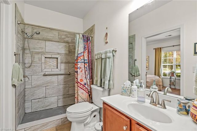 6831 Hanesbrook Circle 101, Clemmons, NC 27012