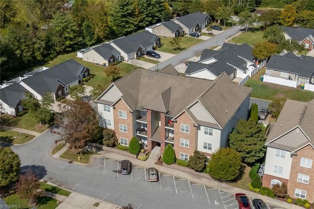 6831 Hanesbrook Circle 101, Clemmons, NC 27012