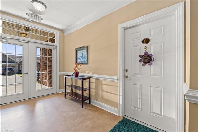 6831 Hanesbrook Circle 101, Clemmons, NC 27012