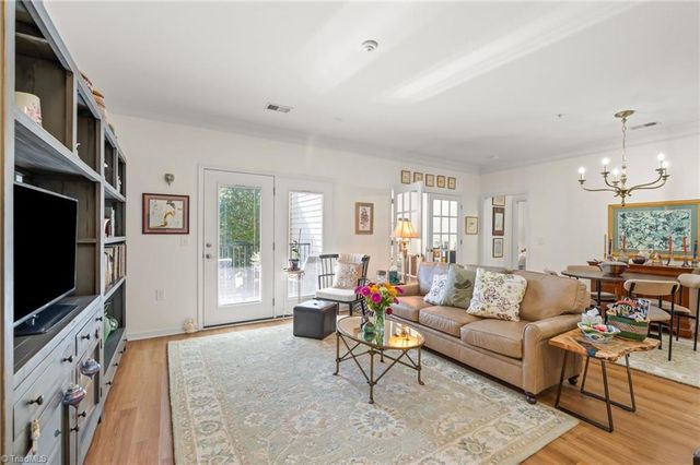 6831 Hanesbrook Circle 101, Clemmons, NC 27012