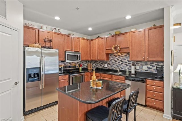 6831 Hanesbrook Circle 101, Clemmons, NC 27012