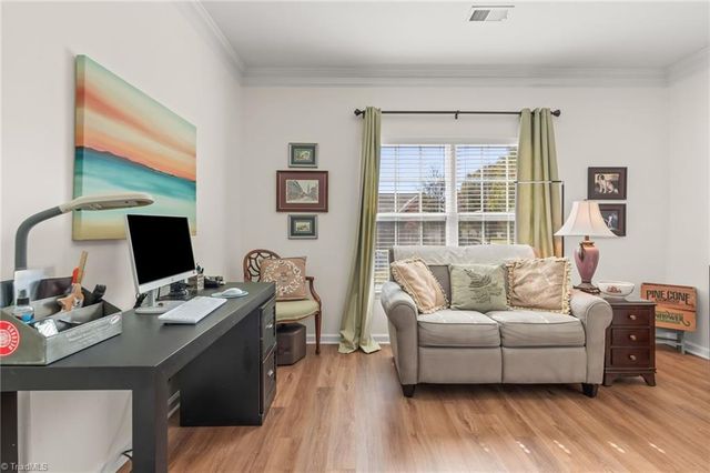 6831 Hanesbrook Circle 101, Clemmons, NC 27012