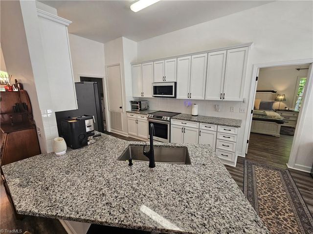 121 Roxbury Court, Advance, NC 27006