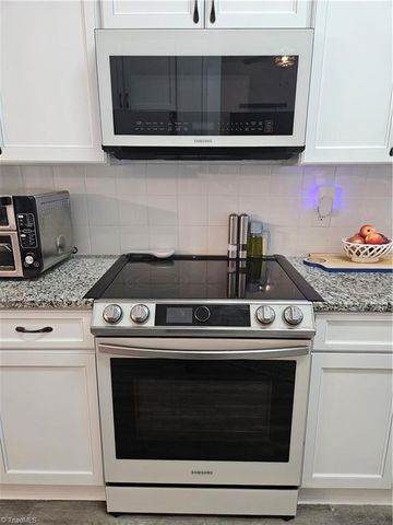 121 Roxbury Court, Advance, NC 27006
