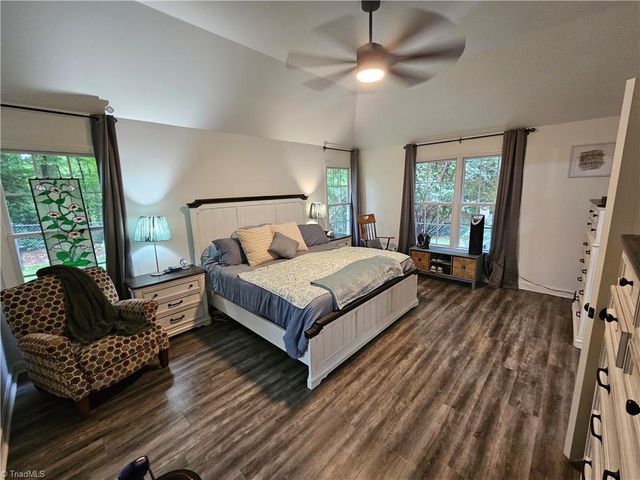 121 Roxbury Court, Advance, NC 27006