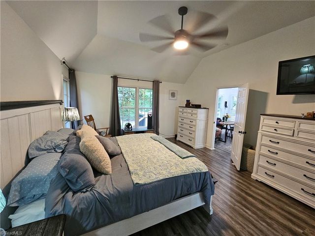 121 Roxbury Court, Advance, NC 27006