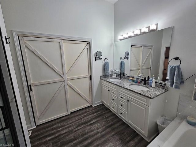 121 Roxbury Court, Advance, NC 27006