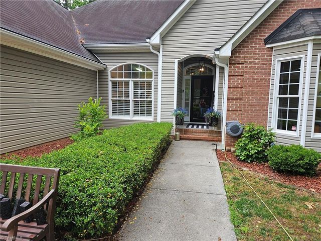 121 Roxbury Court, Advance, NC 27006