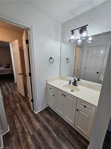 121 Roxbury Court, Advance, NC 27006