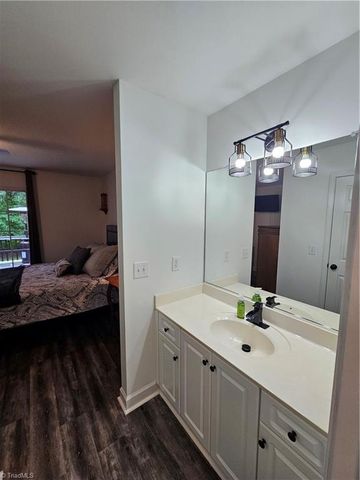 121 Roxbury Court, Advance, NC 27006