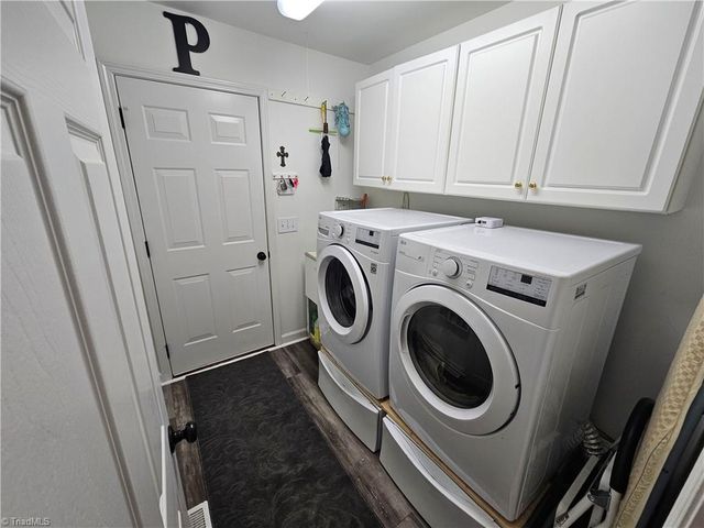 121 Roxbury Court, Advance, NC 27006