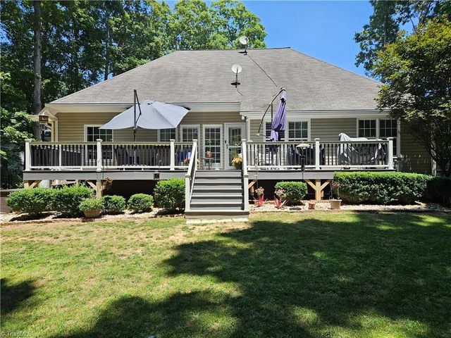 121 Roxbury Court, Advance, NC 27006