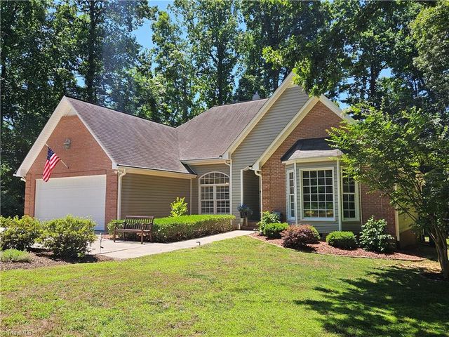 121 Roxbury Court, Advance, NC 27006