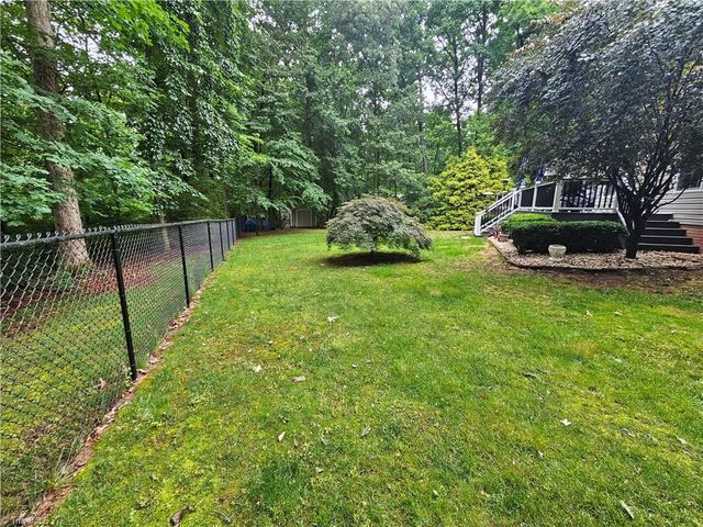 121 Roxbury Court, Advance, NC 27006