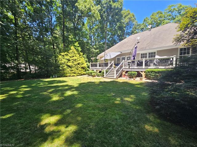 121 Roxbury Court, Advance, NC 27006