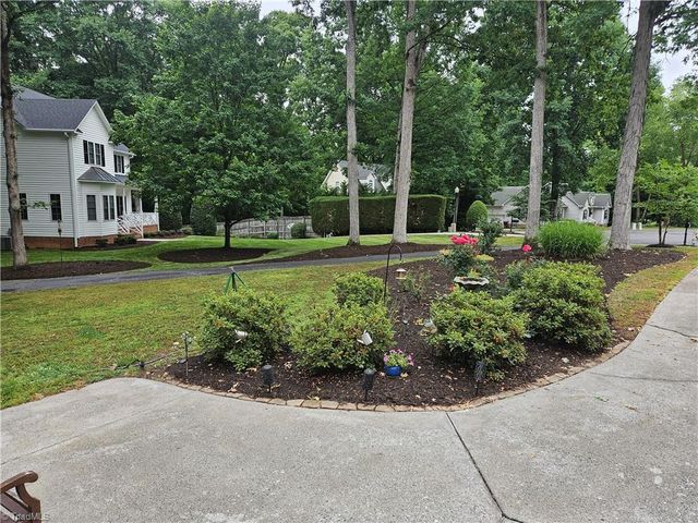 121 Roxbury Court, Advance, NC 27006