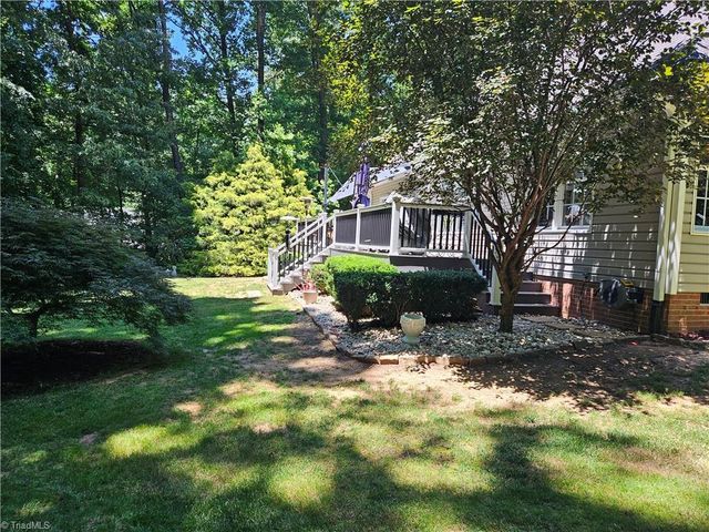 121 Roxbury Court, Advance, NC 27006