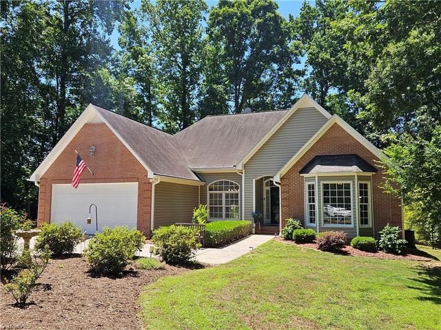 121 Roxbury Court, Advance, NC 27006