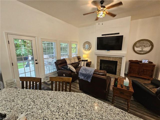 121 Roxbury Court, Advance, NC 27006
