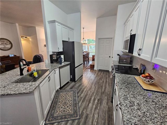 121 Roxbury Court, Advance, NC 27006