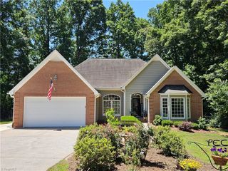 121 Roxbury Court, Advance, NC 27006