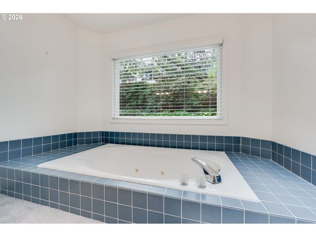 6842 Sw ALDEN St, Portland, OR 97223