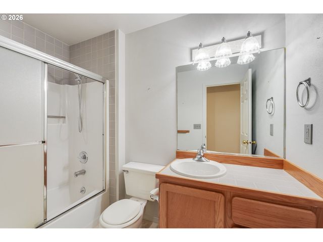 6842 Sw ALDEN St, Portland, OR 97223