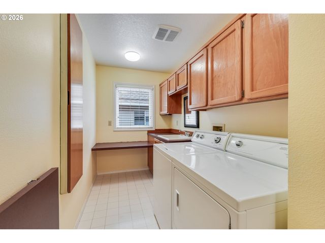 6842 Sw ALDEN St, Portland, OR 97223