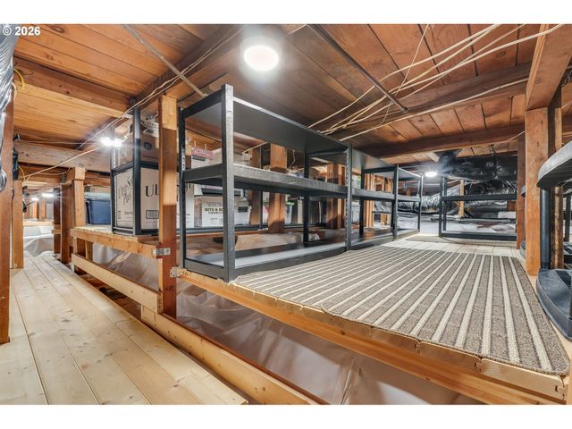 6842 Sw ALDEN St, Portland, OR 97223