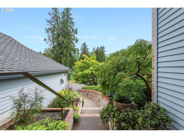 6842 Sw ALDEN St, Portland, OR 97223