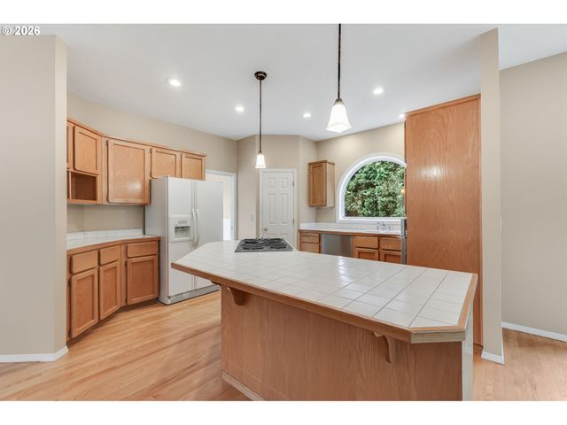 6842 Sw ALDEN St, Portland, OR 97223